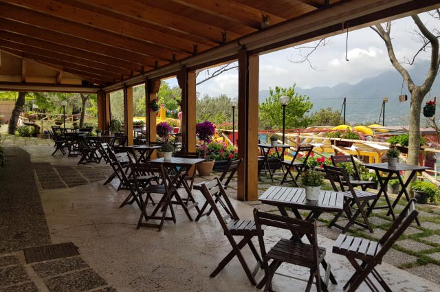 area-bar-con-tavoli
