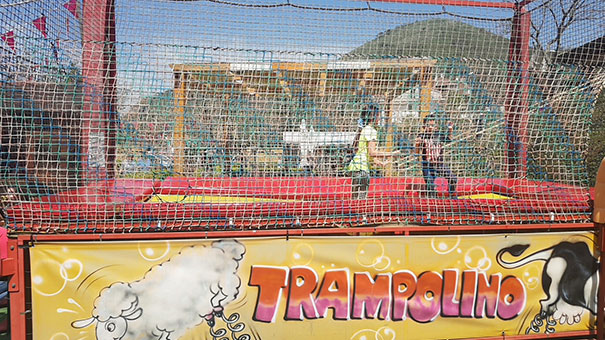 sala-giochi-salterelli-gonfiabili-parco-degli-ulivi